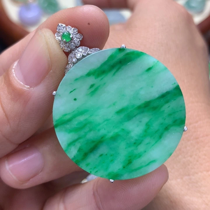 翡翠吊坠(不含链)18K金镶嵌