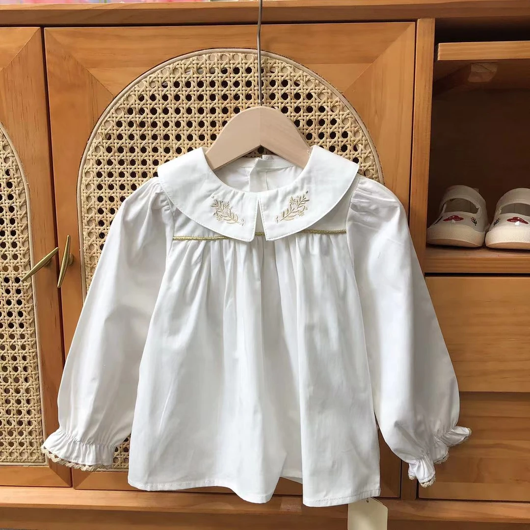 40593女宝白色娃娃领翻领秋季风吹麦糠上衣