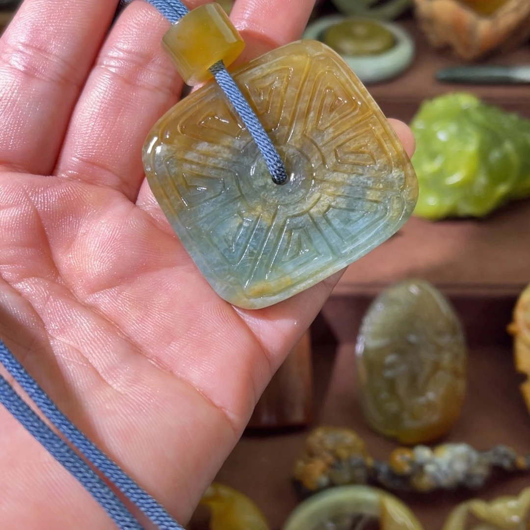 未镶嵌蛇纹石玉颈饰