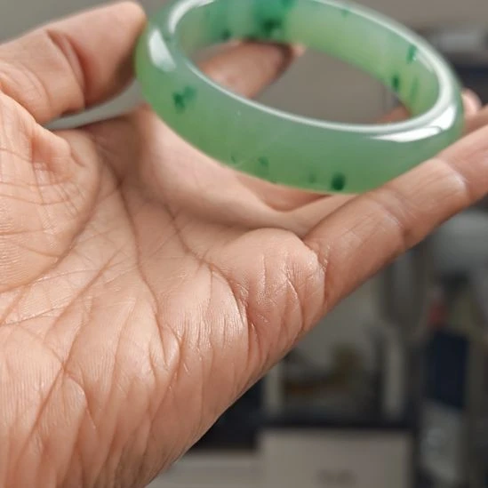 颈饰未镶嵌和田玉柠****）