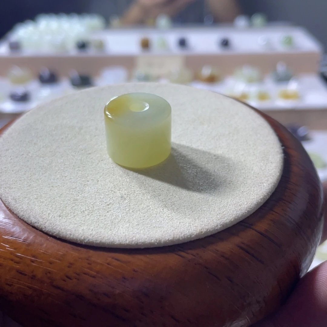 浮***6和田玉戒指未镶嵌80