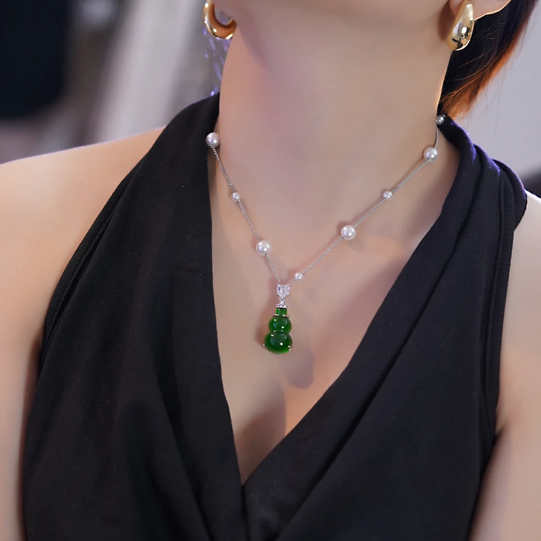 钛钢仿珍珠项链 轻奢时尚气质百搭满天星绿葫芦锁骨链女