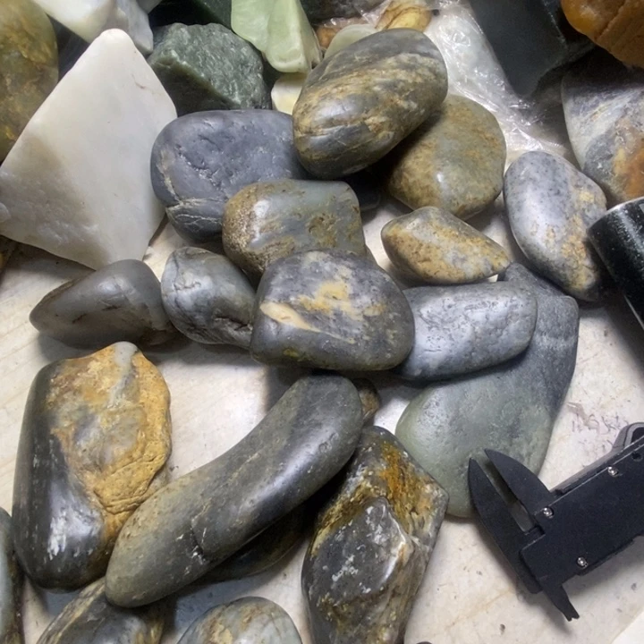 透闪石质玉未镶嵌珠宝半成品琦*