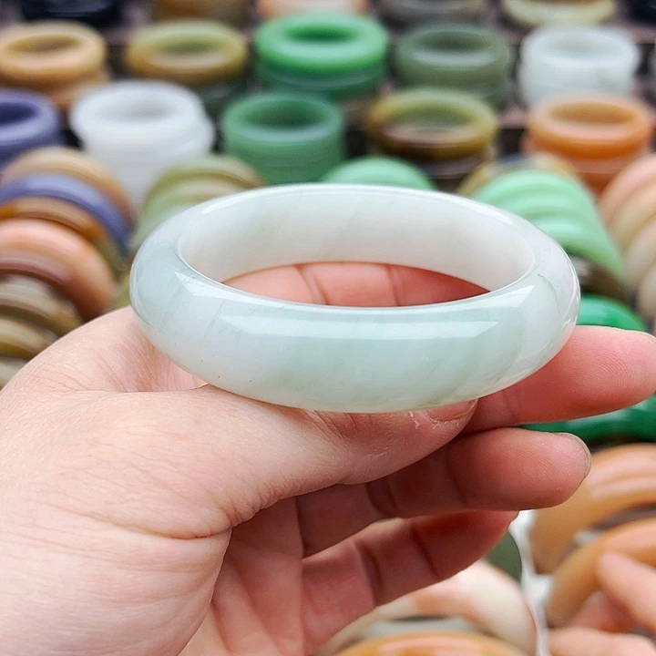 未镶嵌手镯（圆镯）石英质玉