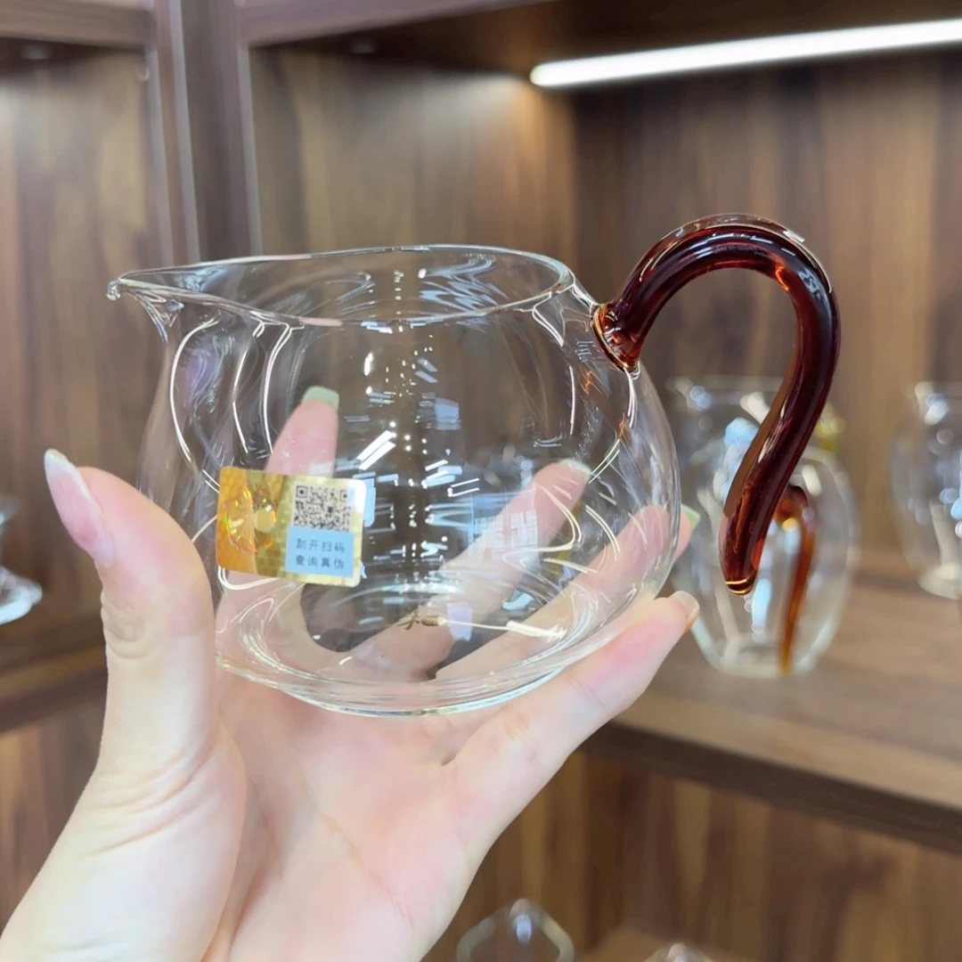 菡*碧淡然琥珀色公道杯。。。