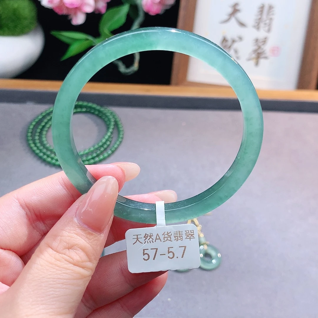 未镶嵌手镯（圆镯）翡翠