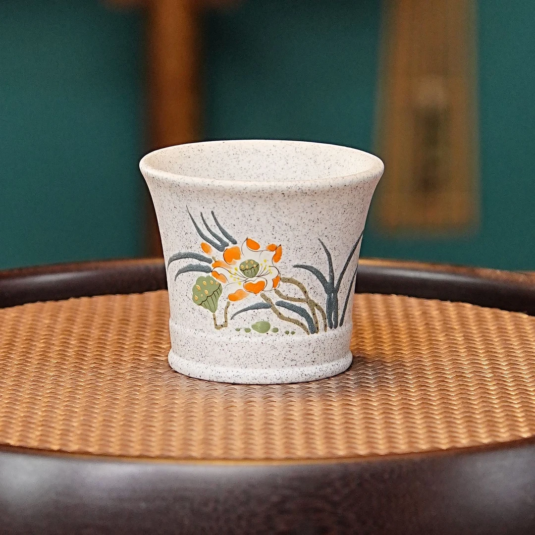 宜兴全手工紫砂茶具  原矿白段泥料堆绘荷花主人杯品茗杯