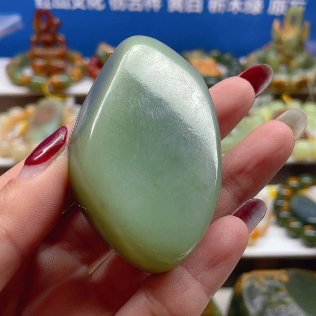 透闪石质玉未镶嵌把件