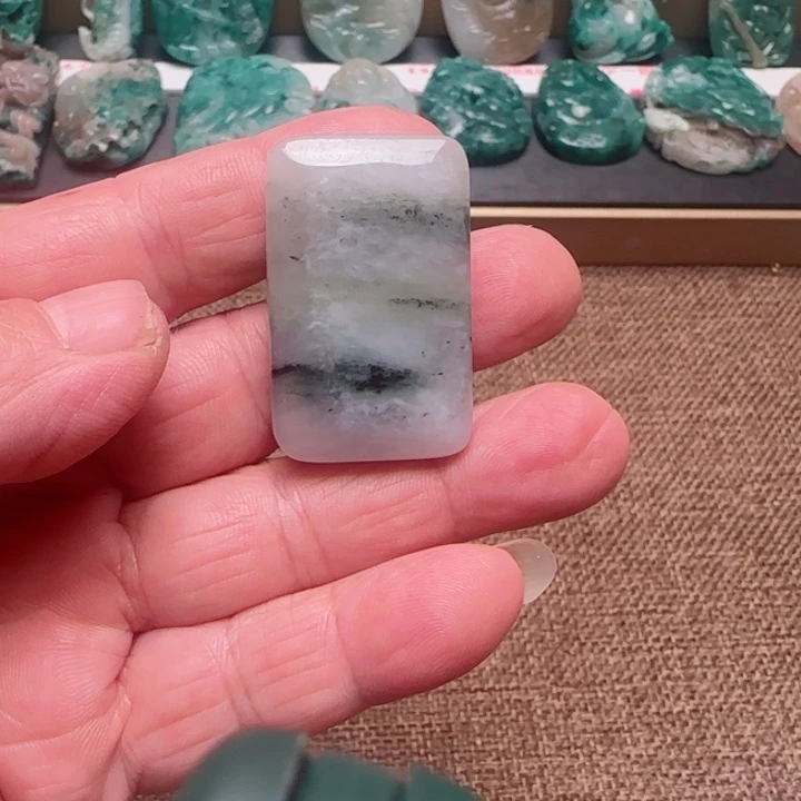 独山玉未镶嵌颈饰