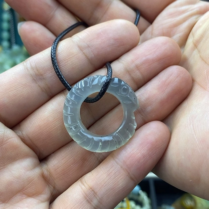 【闪购商品】蛇纹石玉未镶嵌吊坠刘