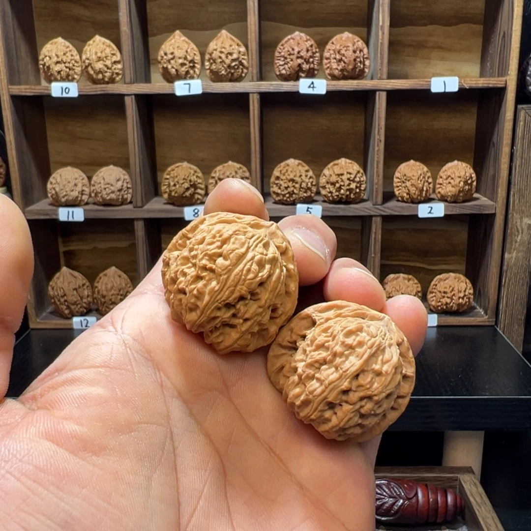 l***9文玩核桃把件白狮子
