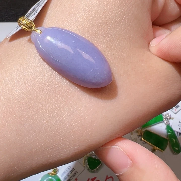 翡翠挂件18K金镶嵌翡翠