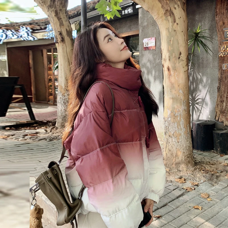 渐变晕染色羽绒服短款女2024冬季新款休闲韩系设计感白鸭绒面包服