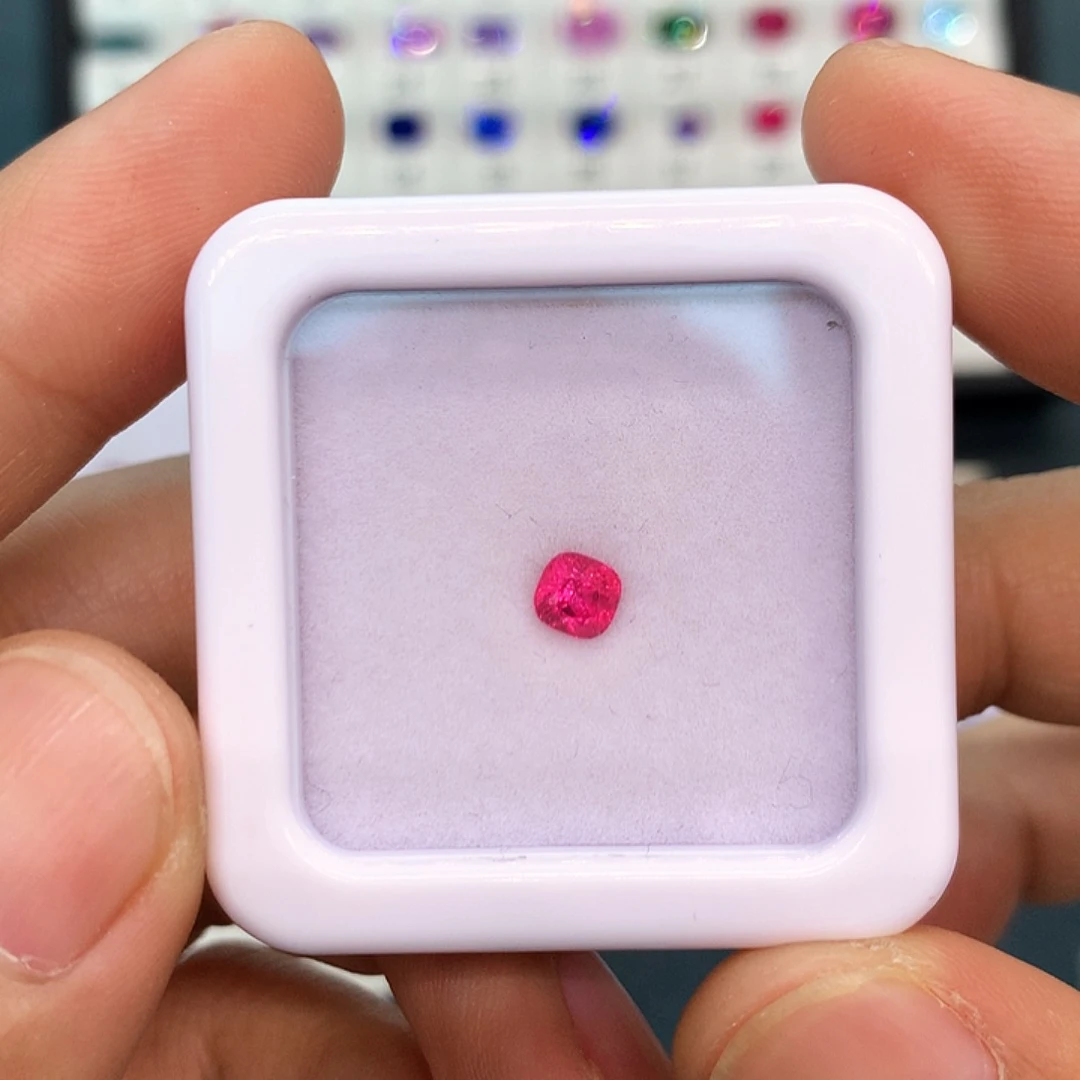 尖晶石裸石未镶嵌56分曼辛绝地武士