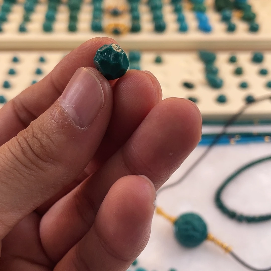 绿松石未镶嵌颈饰