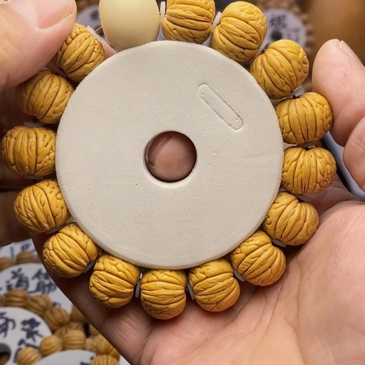 【闪购商品】一**前桃核雕刻手串手链