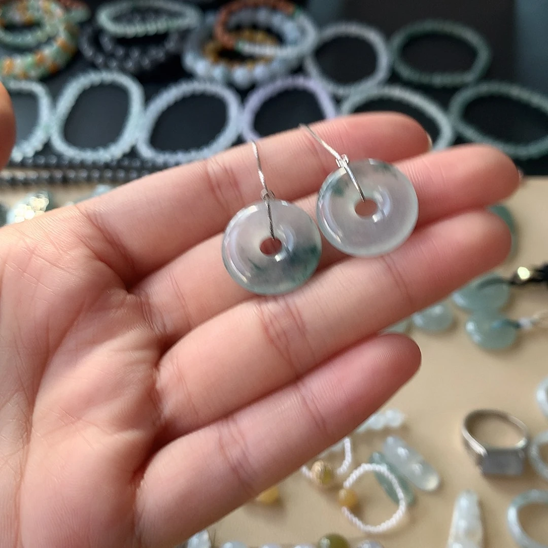 翡翠未镶嵌颈饰甜甜圈