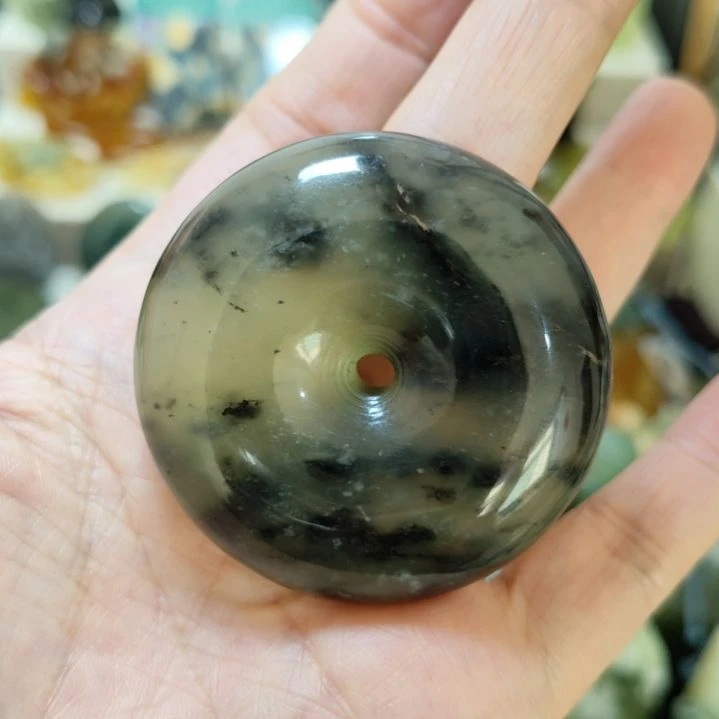 岫玉未镶嵌平安扣