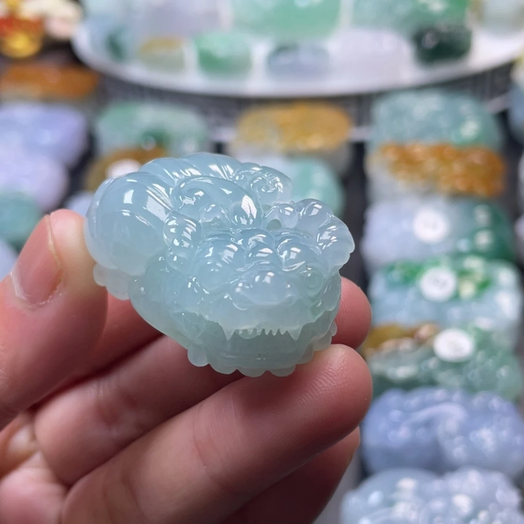 翡翠未镶嵌颈饰貔貅