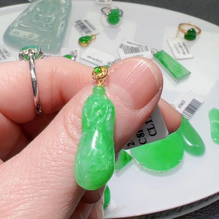 颈饰18K金镶嵌翡翠