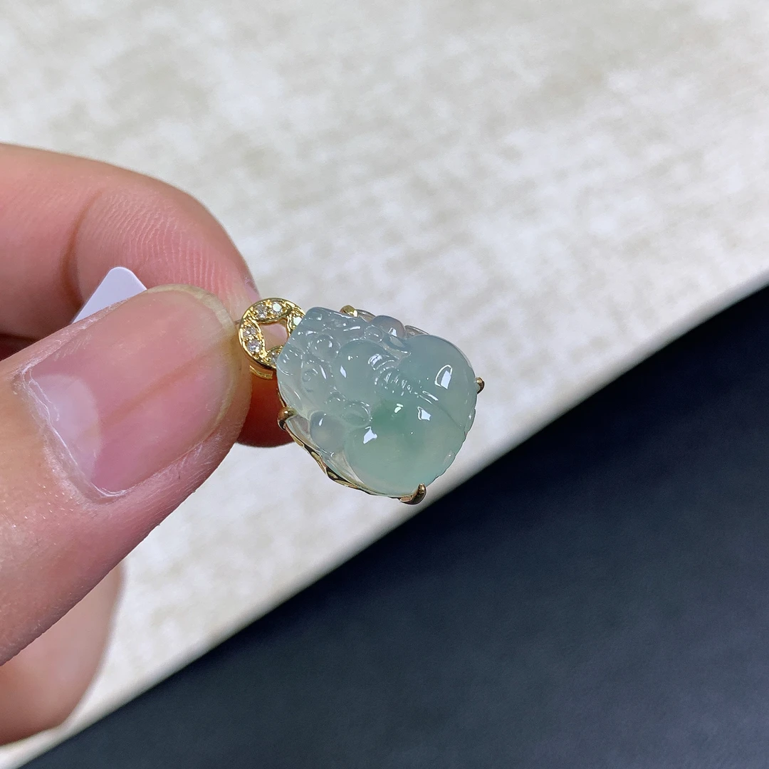 缅甸天然A货翡翠18k金镶嵌冰种胶润飘绿貔貅吊坠19x13.2x9.1