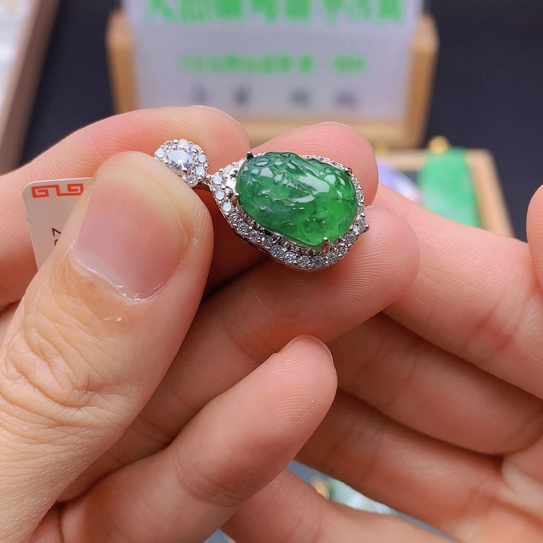 翡翠未镶嵌颈饰翡翠