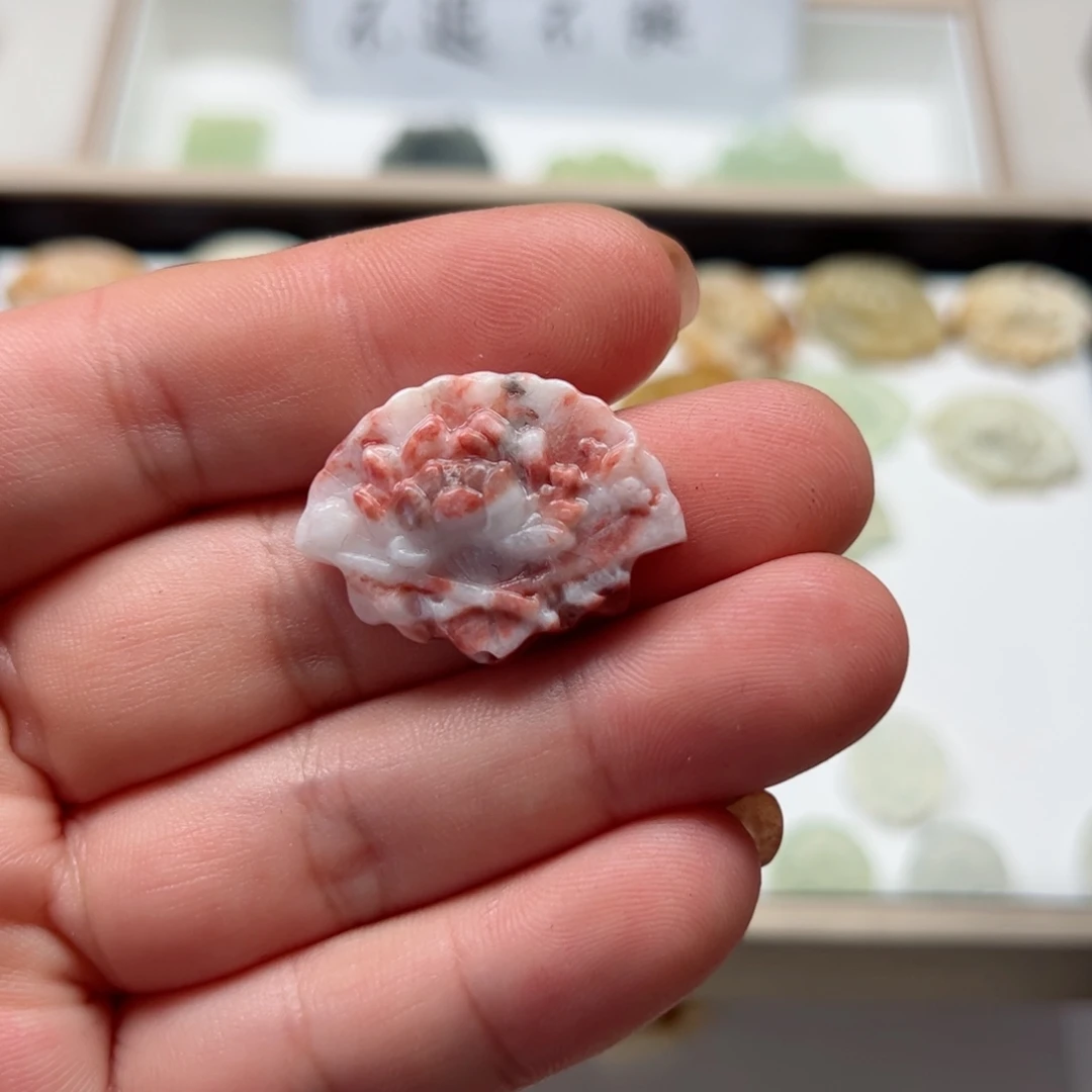 锦***萱蛇纹石玉未镶嵌颈饰