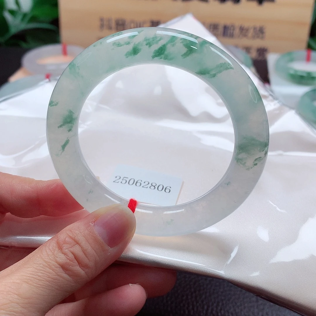 未镶嵌手镯（圆镯）翡翠80号，天然A货翡翠手镯