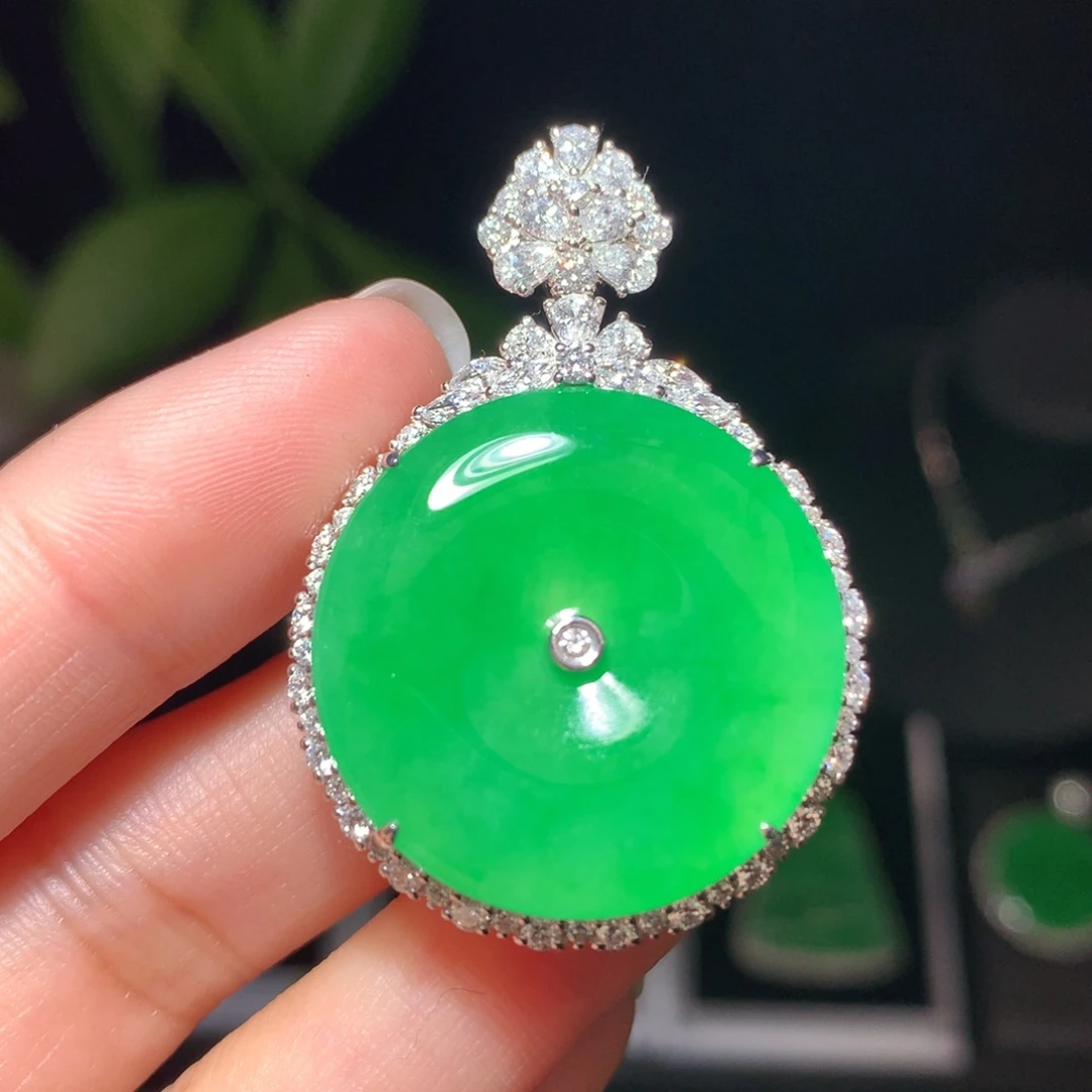 翡翠颈饰18K金镶嵌翡翠