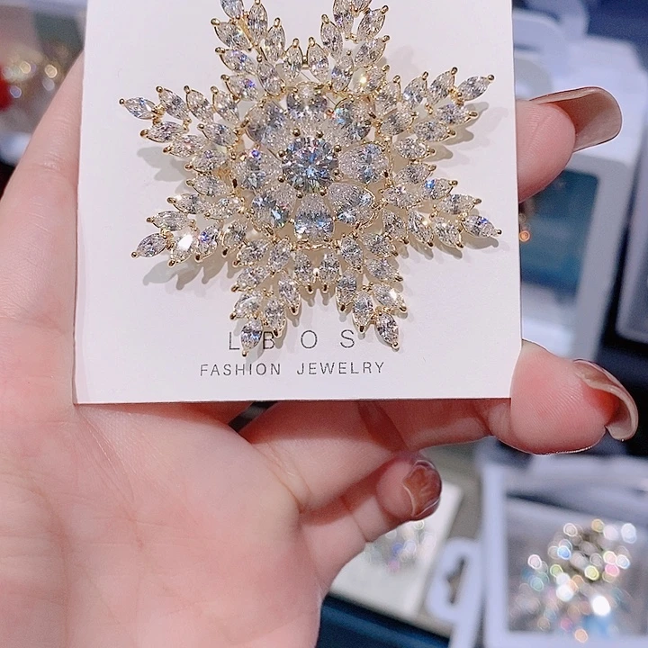 锆石铜合金雪花胸针 金色