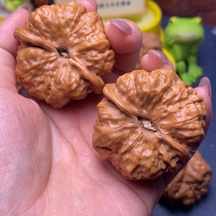 潘***哥文玩核桃吊坠蛤蟆头