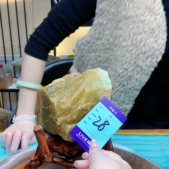 【闪购商品】未镶嵌蛇纹石玉原石世**源