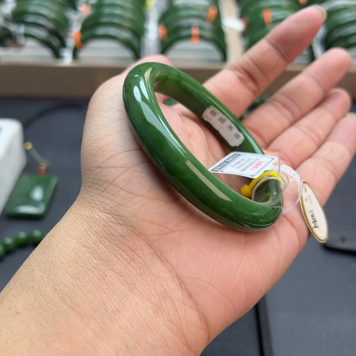 和田玉（碧玉）未镶嵌手镯