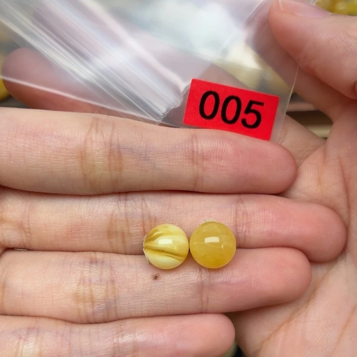珠***峰蜜蜡未镶嵌裸石蜜蜡微瑕