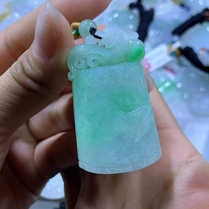 翡翠颈饰未镶嵌天然翡翠A货吊坠