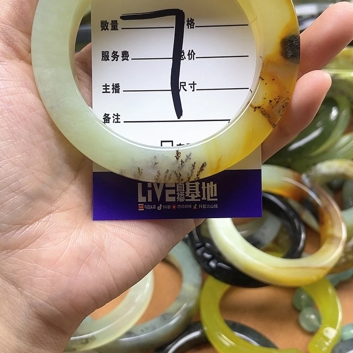 蛇纹石玉手镯合金虎*宝