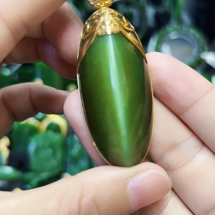 和田玉（碧玉）18K金镶嵌颈饰