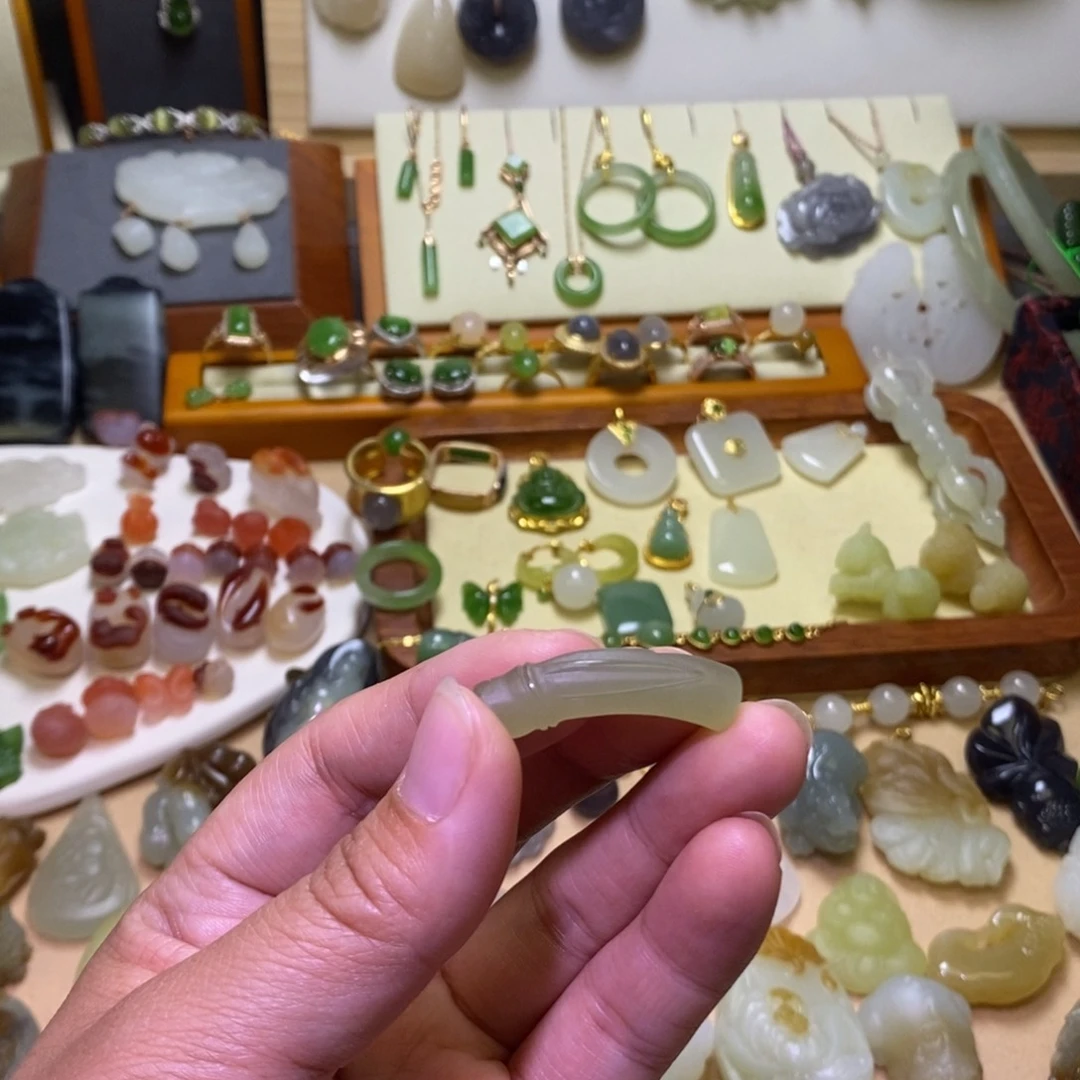 和田玉未镶嵌颈饰