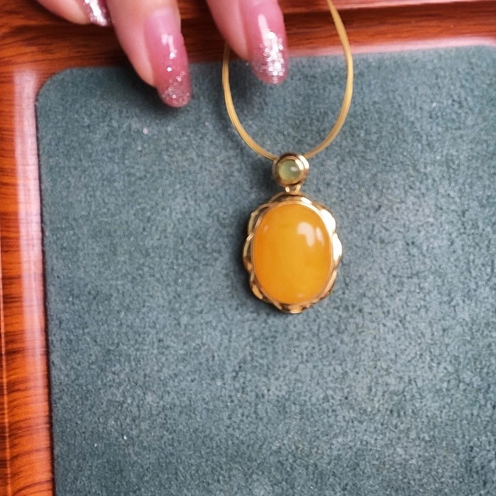 蜜蜡银S925镶嵌颈饰吊坠