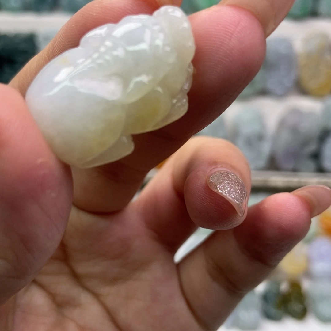 翡翠未镶嵌吊坠(赠链)