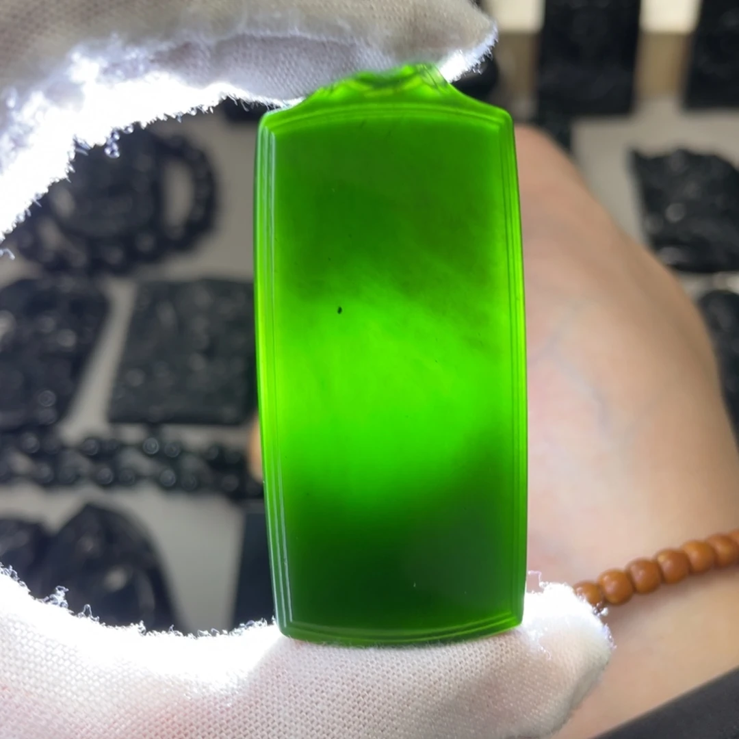 蛇纹石玉未镶嵌吊坠