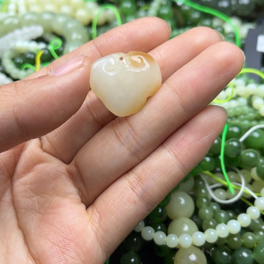 和田玉（糖玉）未镶嵌颈饰