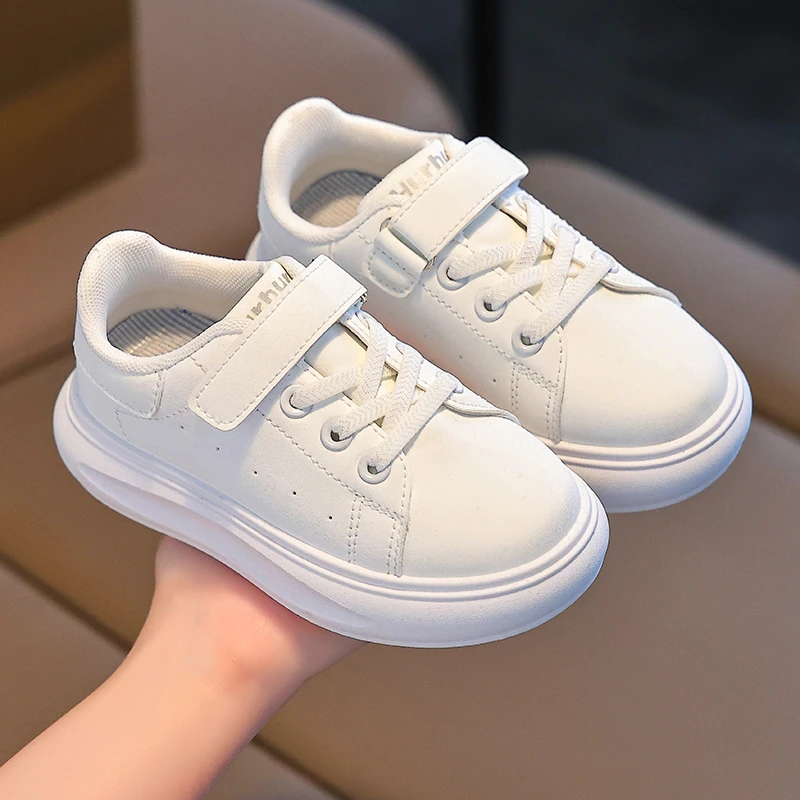 儿童皮面小白鞋男童女孩全白色运动鞋防滑耐磨幼儿园宝宝休闲板鞋