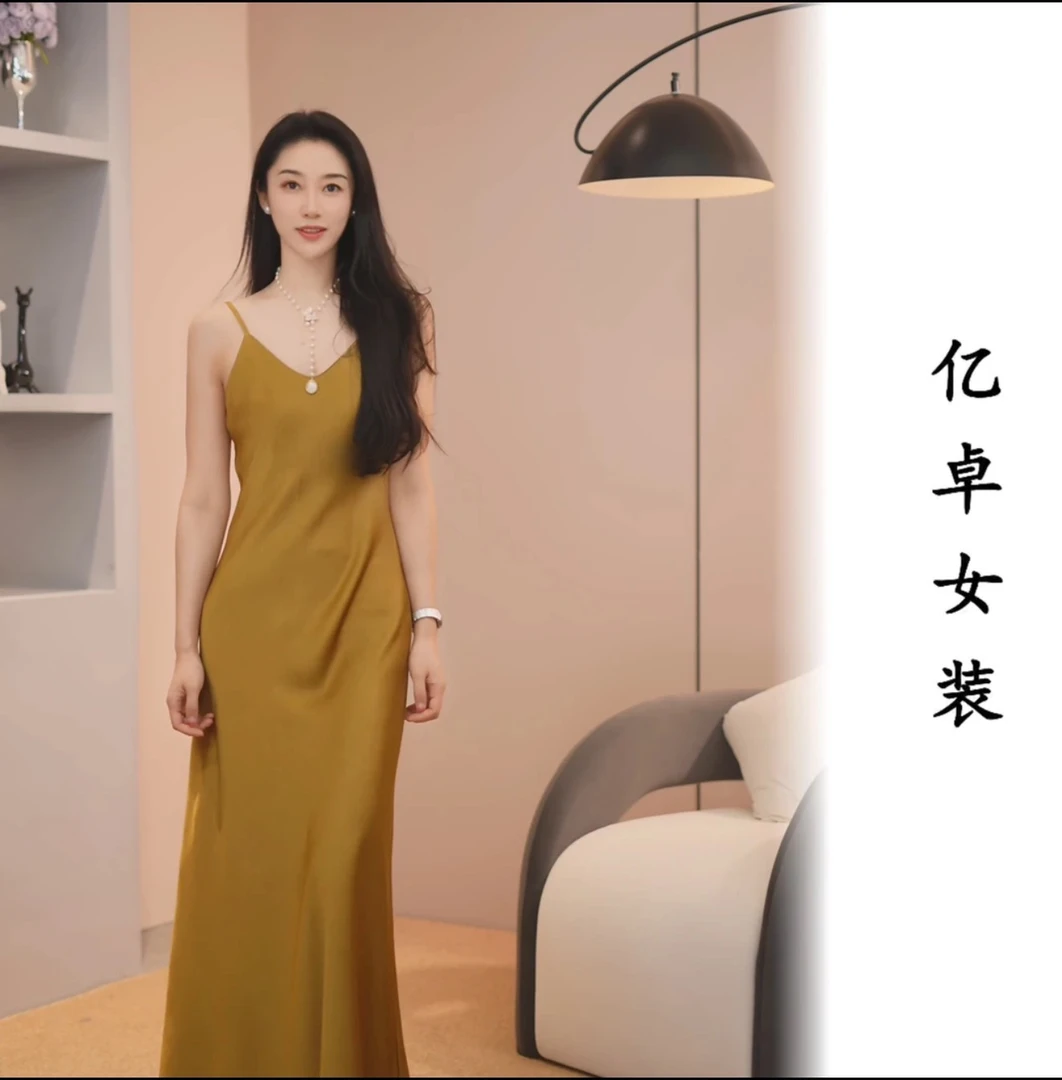 超长连衣裙金色显瘦气质吊带裙轻奢肌理感缎面加长裙法式夏季