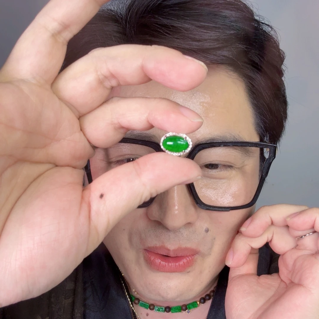 颈饰未镶嵌翡翠一件