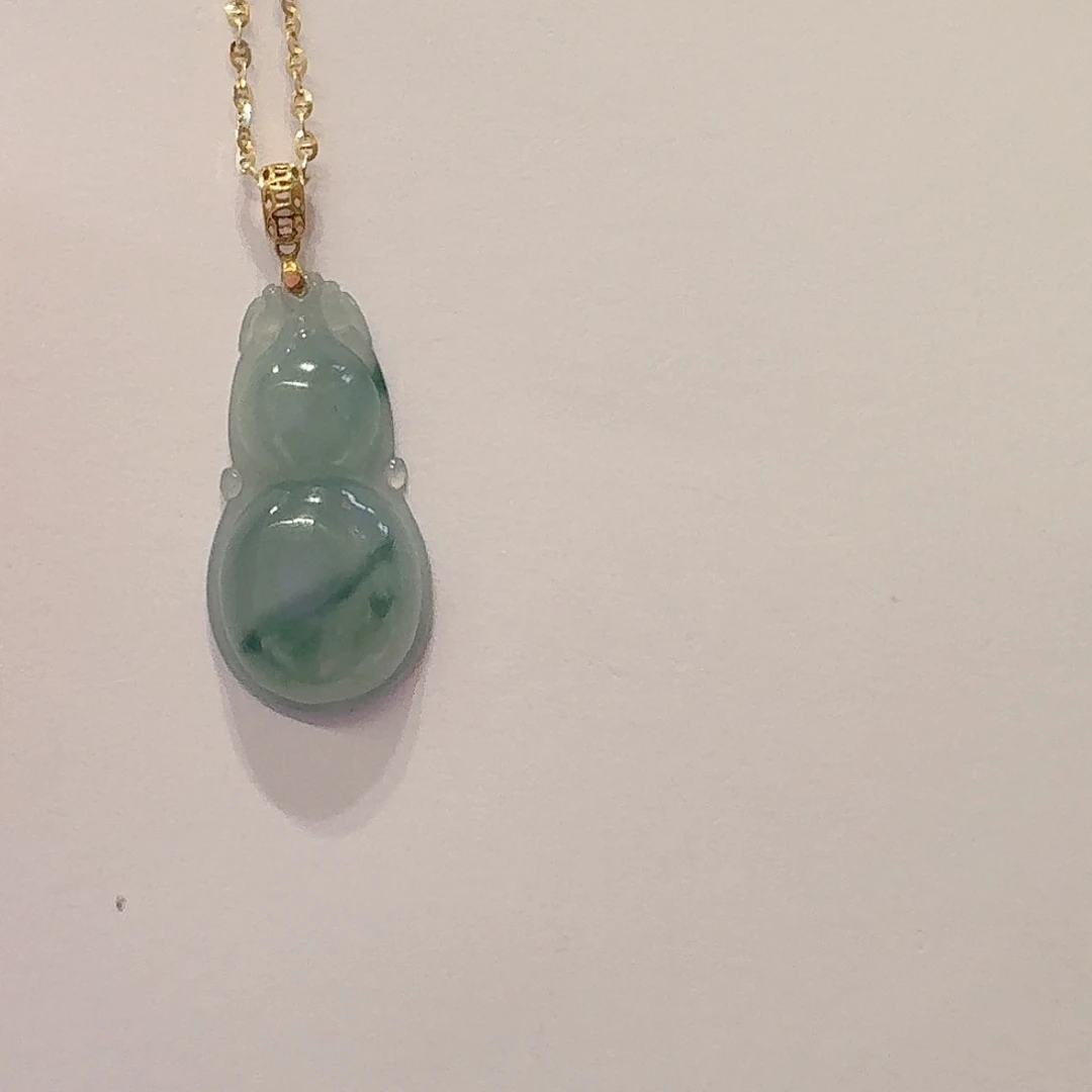 翡翠18K金镶嵌颈饰葫芦mq