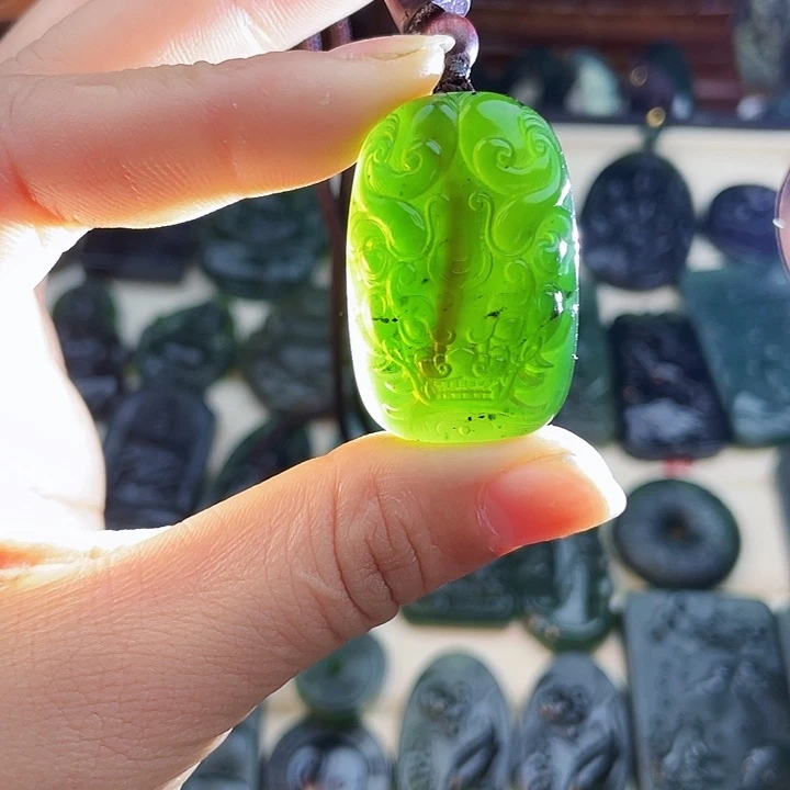 蛇纹石玉未镶嵌挂件泰山玉貔貅