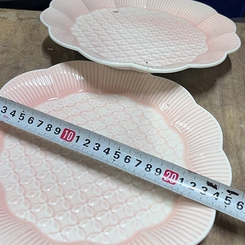 微瑕，不明火，口径25高度2，2个粉