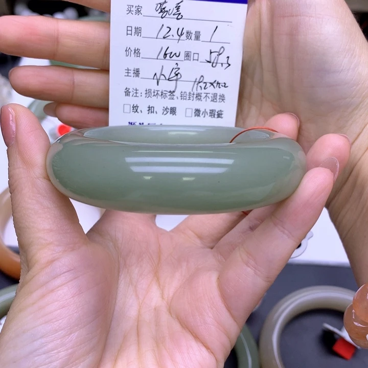 未镶嵌手镯石英质玉嘻*