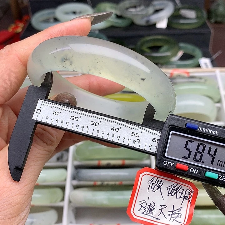 蛇纹石玉手镯未镶嵌933